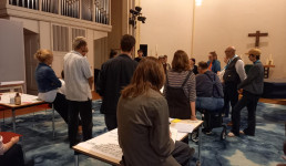 Menschen in einem Raum 