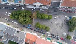 Marl-Marx-Platz von oben mit Häuserdächern an den Seiten